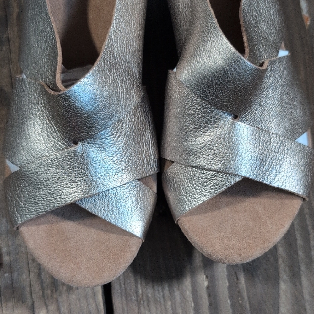 NWT Clarks Metallic Wedge Sandals 8 - Picture 7 of 8